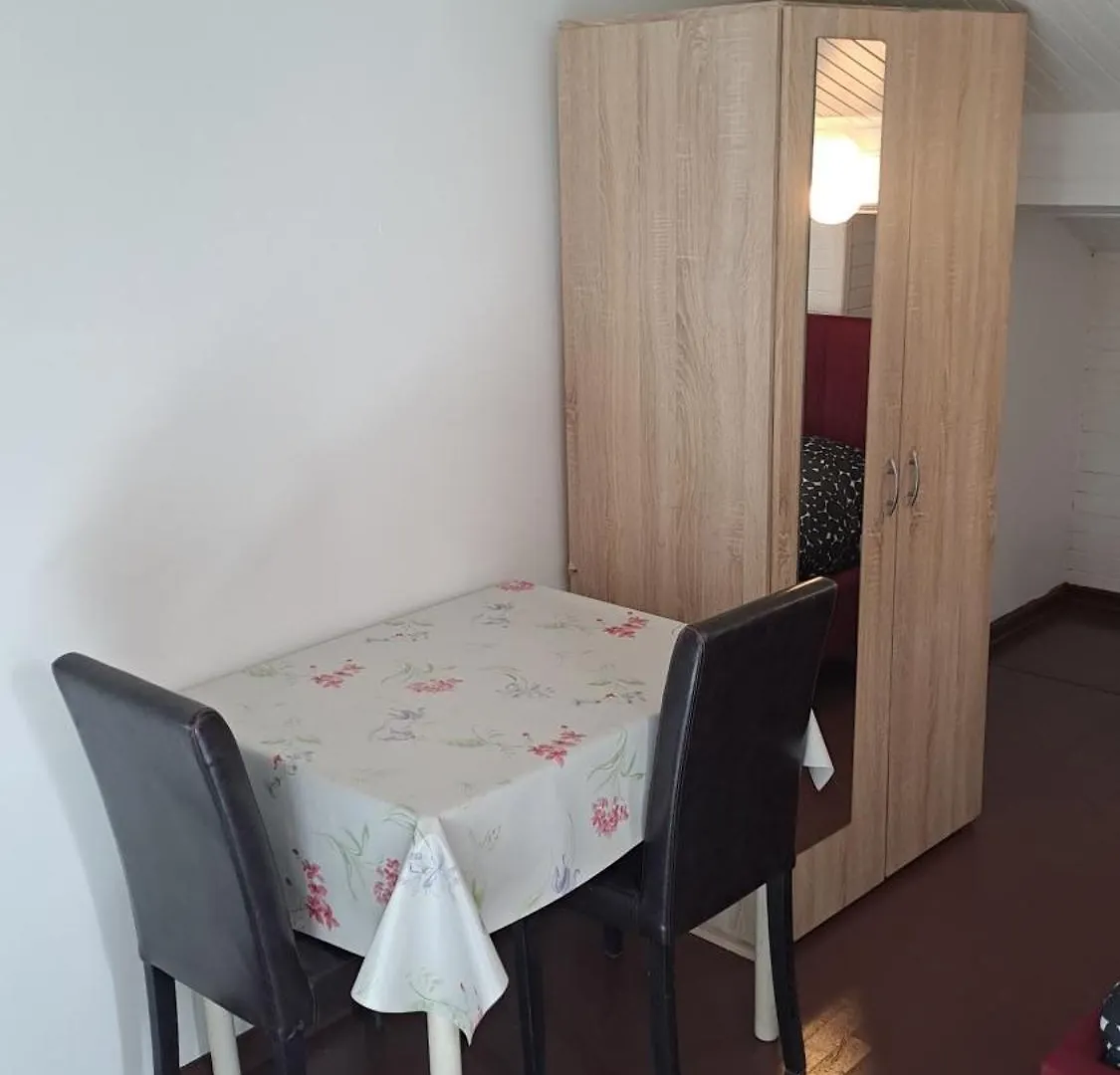 Roman Arch- Low Budget Doublebed Room In Top Center プーラ