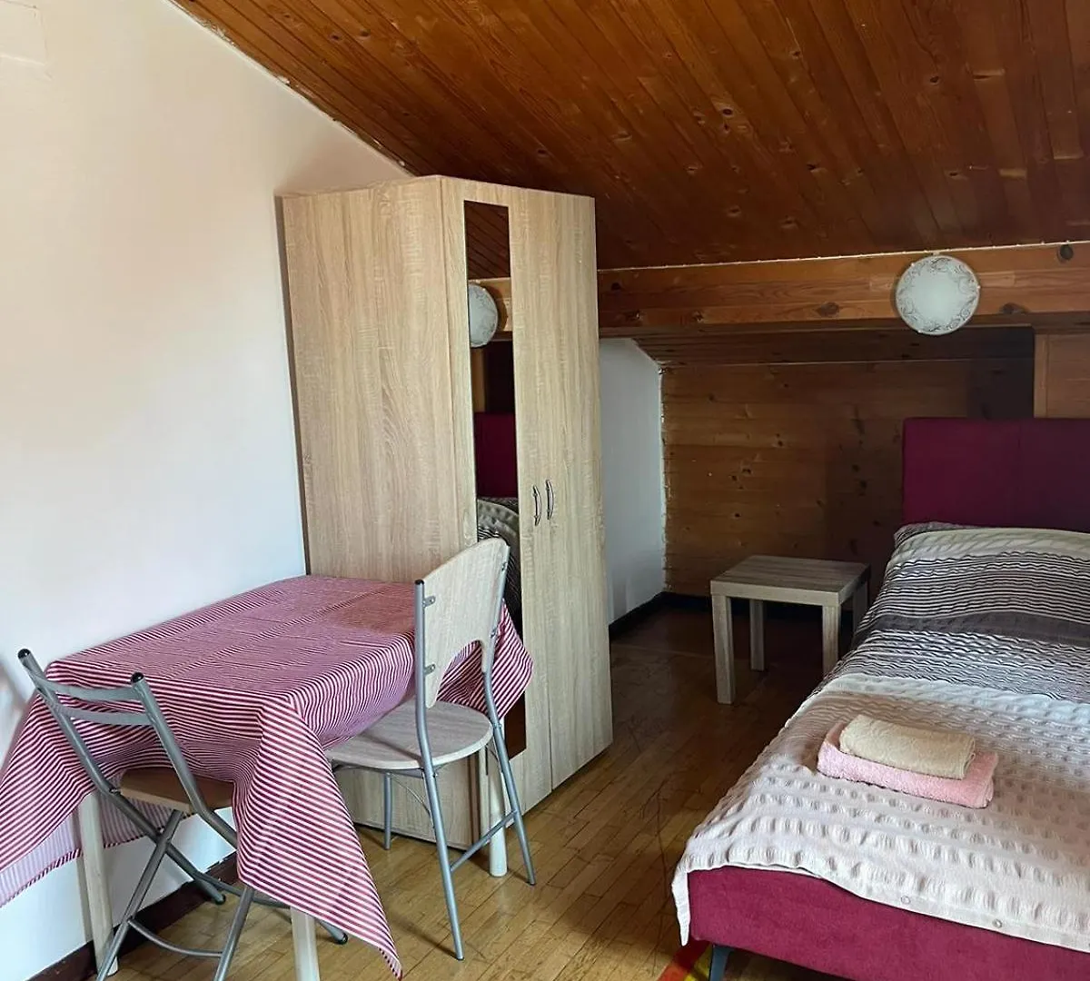 Konukevi Roman Arch- Low Budget Doublebed Room In Top Center Pula