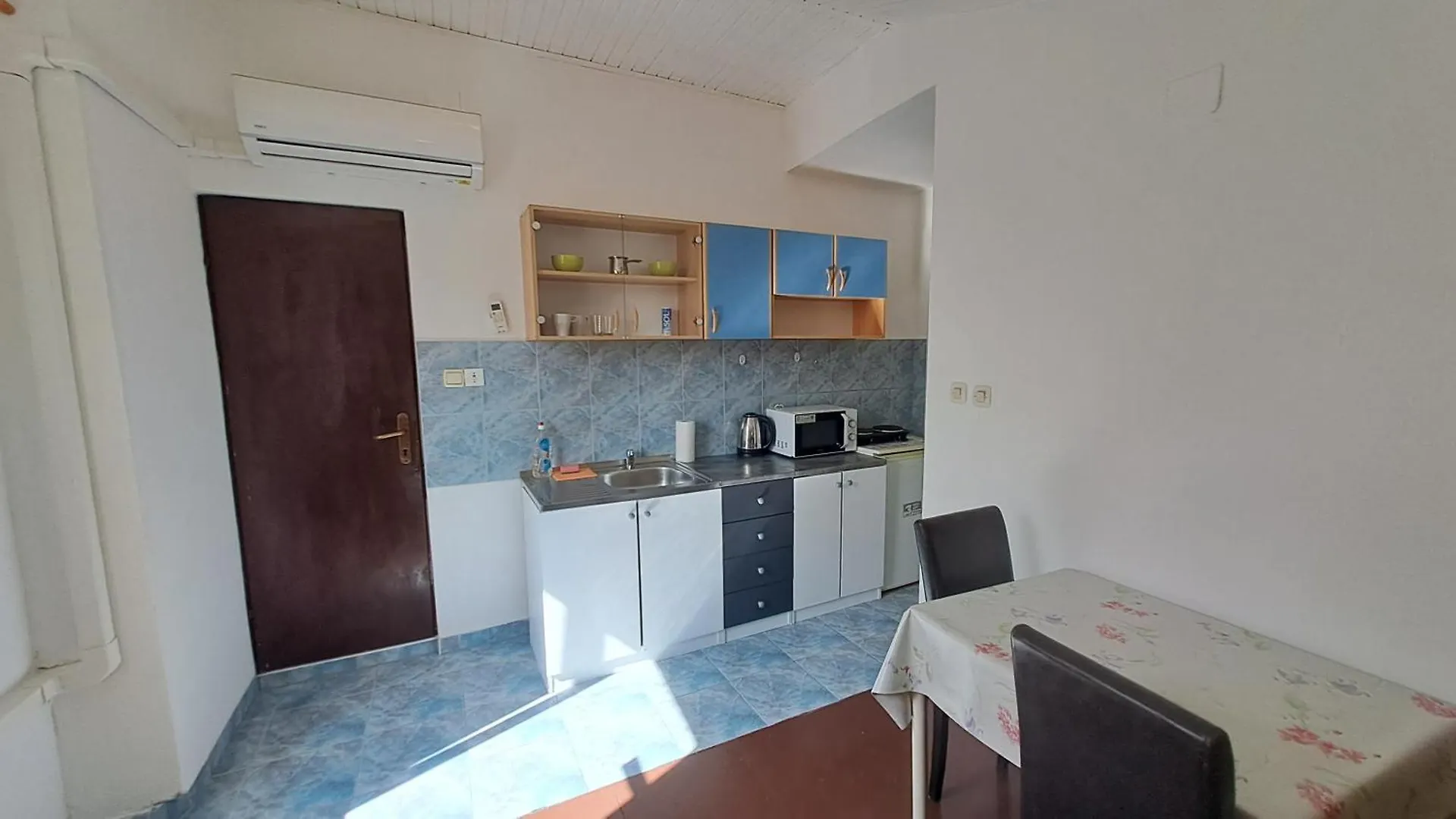 Konukevi Roman Arch- Low Budget Doublebed Room In Top Center Pula